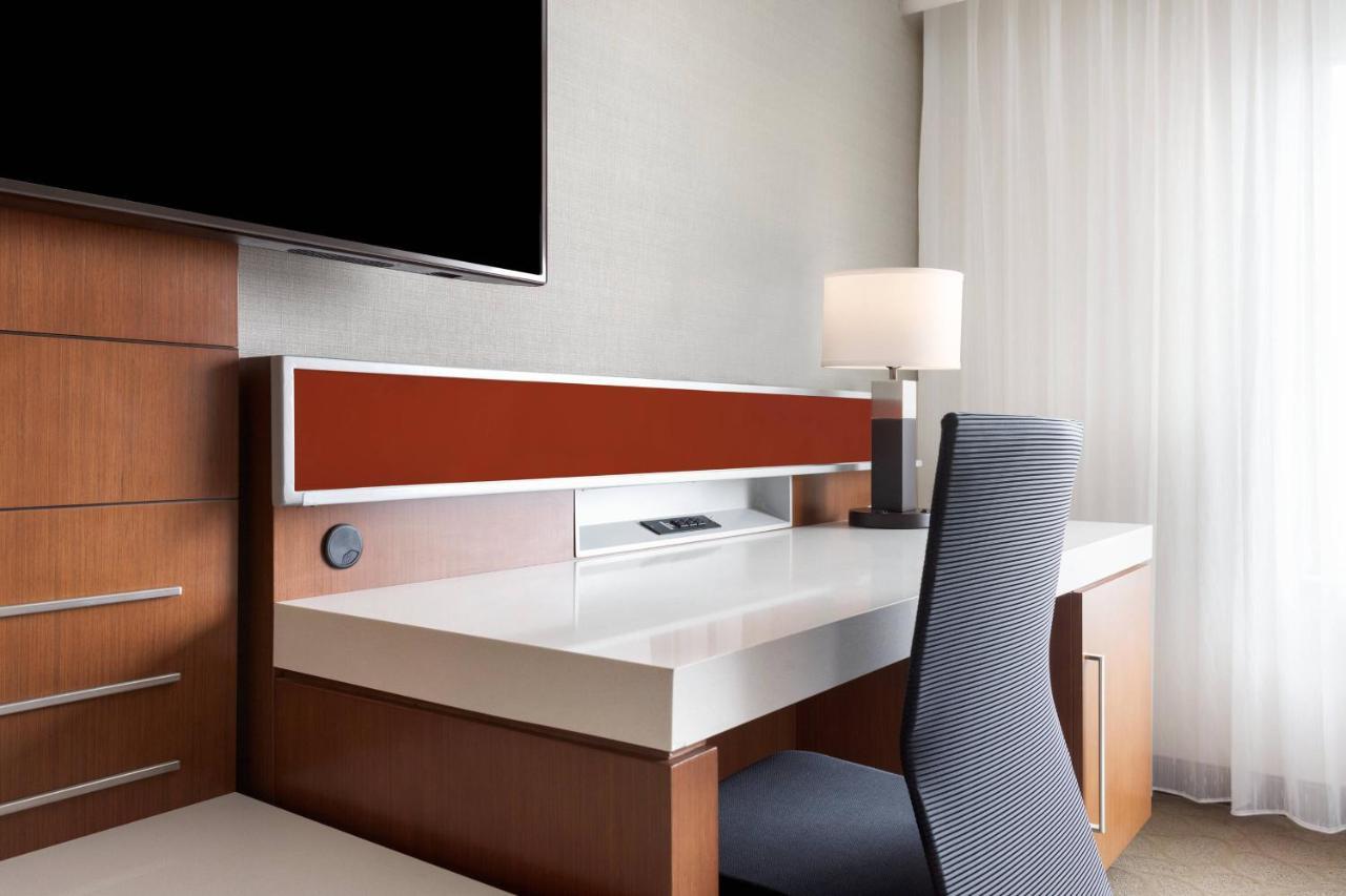 Delta Hotels By Marriott Indianapolis Airport Exteriör bild