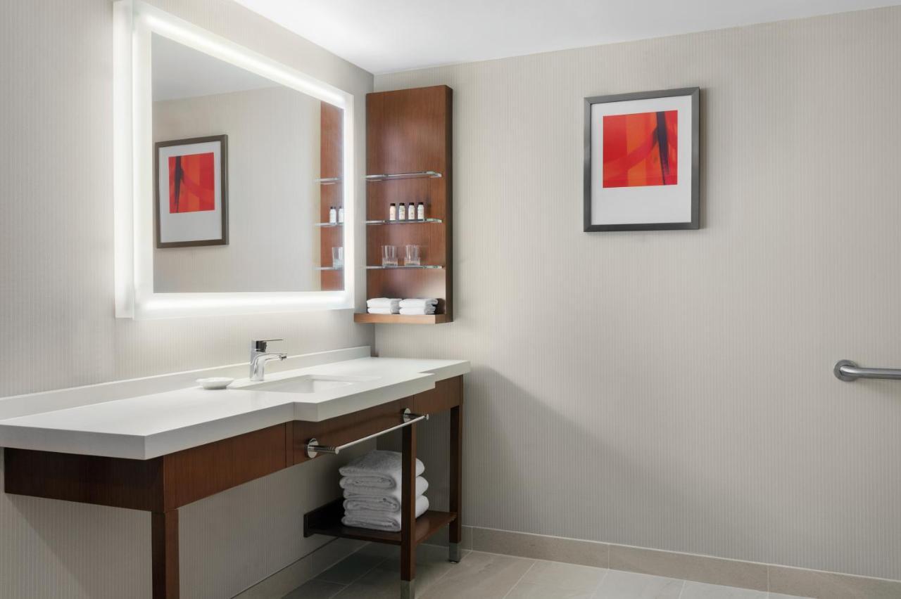 Delta Hotels By Marriott Indianapolis Airport Exteriör bild